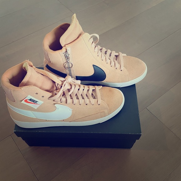 Nike Shoes - High top Nike size 10